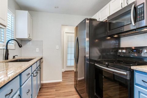 House in Tampa, Florida 3 bedrooms, 111.48 sq.m. № 1858070 - photo 20