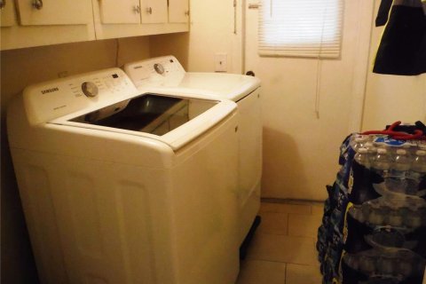 Commercial property in Largo, Florida 5 bedrooms, 159.61 sq.m. № 2386148 - photo 25