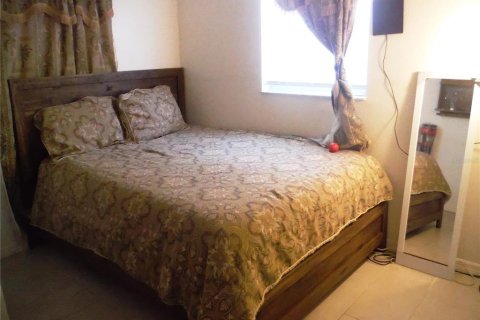 Commercial property in Largo, Florida 5 bedrooms, 159.61 sq.m. № 2386148 - photo 23