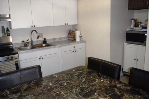 Commercial property in Largo, Florida 5 bedrooms, 159.61 sq.m. № 2386148 - photo 14