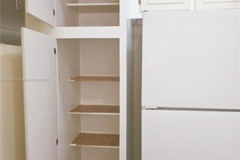 Купить кондоминиум в Лодердейл-Лейкс, Флорида 2 спальни, 96.99м2, № 1965779 - фото 25