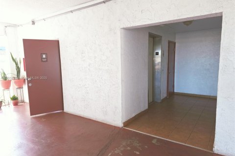 Купить кондоминиум в Лодердейл-Лейкс, Флорида 2 спальни, 96.99м2, № 1965779 - фото 29