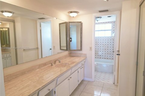 Купить кондоминиум в Лодердейл-Лейкс, Флорида 2 спальни, 96.99м2, № 1965779 - фото 12