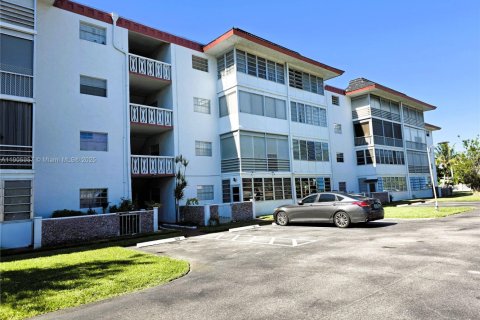 Купить кондоминиум в Лодердейл-Лейкс, Флорида 2 спальни, 96.99м2, № 1965779 - фото 1