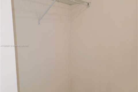 Купить кондоминиум в Лодердейл-Лейкс, Флорида 2 спальни, 96.99м2, № 1965779 - фото 14