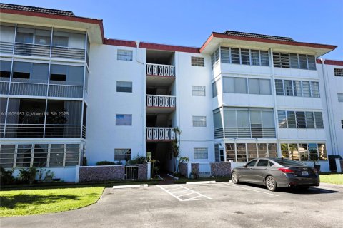 Купить кондоминиум в Лодердейл-Лейкс, Флорида 2 спальни, 96.99м2, № 1965779 - фото 3