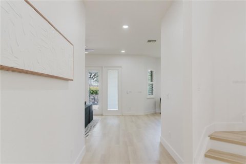 House in Orlando, Florida 5 bedrooms, 288.93 sq.m. № 1885514 - photo 10