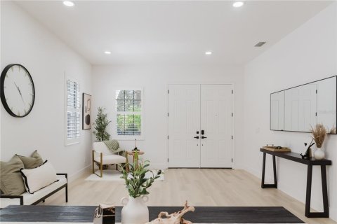 House in Orlando, Florida 5 bedrooms, 288.93 sq.m. № 1885514 - photo 6