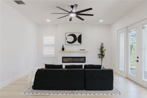 House in Orlando, Florida 5 bedrooms, 288.93 sq.m. № 1885514 - photo 18