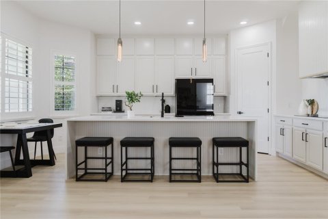 House in Orlando, Florida 5 bedrooms, 288.93 sq.m. № 1885514 - photo 12