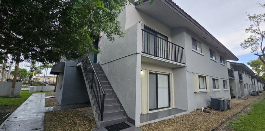 Кондоминиум с 1 спальней в Хайалиа, Флорида № 1950786