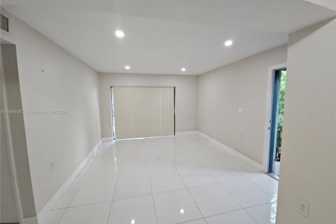 Снять в аренду кондоминиум в Хайалиа, Флорида 1 спальня, 60.2м2, № 1950786 - фото 4