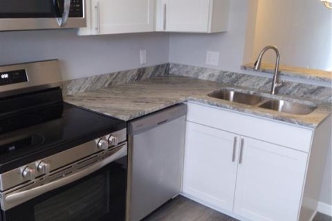 Condo in Dunedin, Florida, 1 bedroom  № 1898832 - photo 13