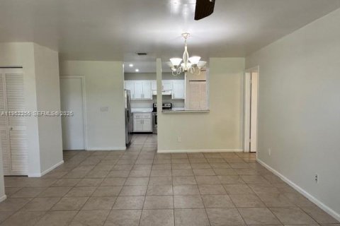 Condo in Sunrise, Florida, 3 bedrooms № 2024904 - photo 19