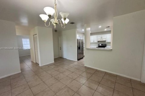 Condo in Sunrise, Florida, 3 bedrooms № 2024904 - photo 21