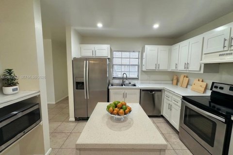 Condo in Sunrise, Florida, 3 bedrooms № 2024904 - photo 4