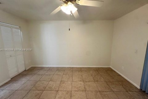 Condo in Sunrise, Florida, 3 bedrooms № 2024904 - photo 23
