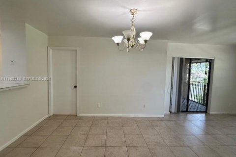 Condo in Sunrise, Florida, 3 bedrooms № 2024904 - photo 20