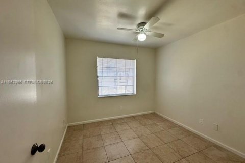 Condo in Sunrise, Florida, 3 bedrooms № 2024904 - photo 28