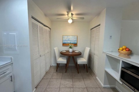 Condo in Sunrise, Florida, 3 bedrooms № 2024904 - photo 3