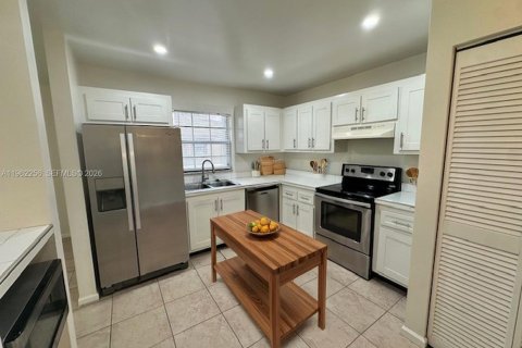 Condo in Sunrise, Florida, 3 bedrooms № 2024904 - photo 2