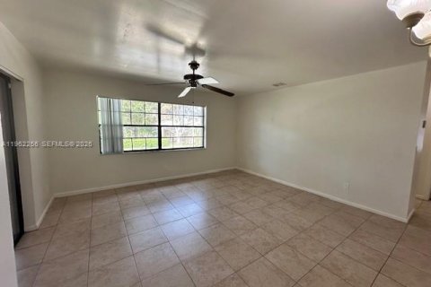 Condo in Sunrise, Florida, 3 bedrooms № 2024904 - photo 16