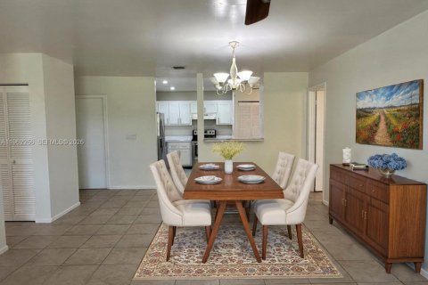 Condo in Sunrise, Florida, 3 bedrooms № 2024904 - photo 5