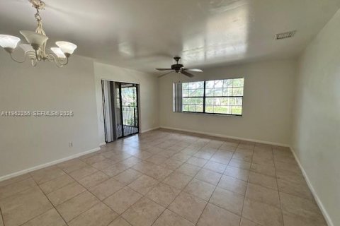 Condo in Sunrise, Florida, 3 bedrooms № 2024904 - photo 15