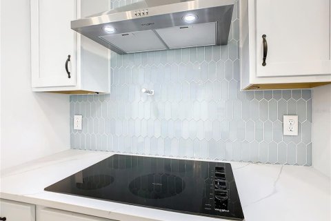 House in Orlando, Florida 6 bedrooms, 410.16 sq.m. № 1635159 - photo 20
