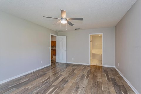 House in Leesburg, Florida 3 bedrooms, 165.83 sq.m. № 1848504 - photo 15