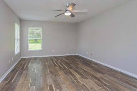 House in Leesburg, Florida 3 bedrooms, 165.83 sq.m. № 1848504 - photo 13