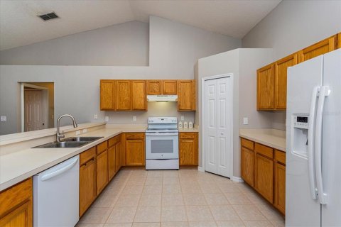 House in Leesburg, Florida 3 bedrooms, 165.83 sq.m. № 1848504 - photo 9
