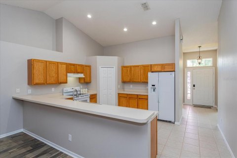 House in Leesburg, Florida 3 bedrooms, 165.83 sq.m. № 1848504 - photo 8