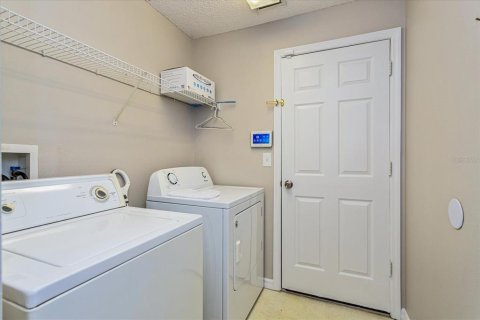 House in Leesburg, Florida 3 bedrooms, 165.83 sq.m. № 1848504 - photo 21