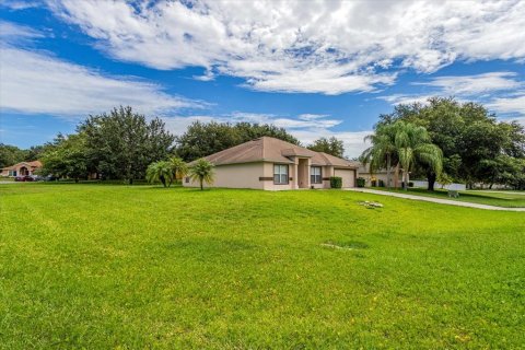 House in Leesburg, Florida 3 bedrooms, 165.83 sq.m. № 1848504 - photo 2