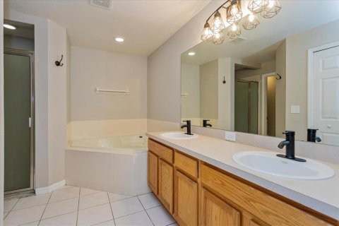 House in Leesburg, Florida 3 bedrooms, 165.83 sq.m. № 1848504 - photo 16
