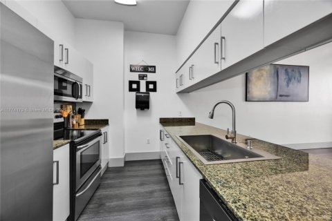 Condominio en venta en Miami, Florida, 2 dormitorios, 99.59 m2 № 1704037 - foto 6