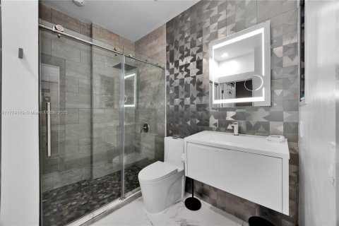 Condominio en venta en Miami, Florida, 2 dormitorios, 99.59 m2 № 1704037 - foto 10