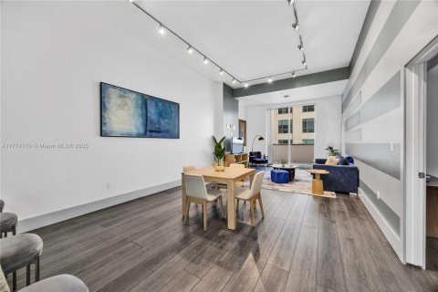 Condominio en venta en Miami, Florida, 2 dormitorios, 99.59 m2 № 1704037 - foto 1
