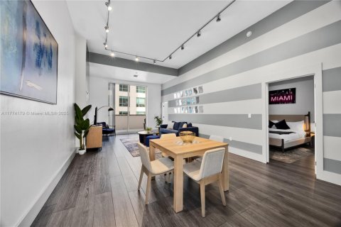 Condominio en venta en Miami, Florida, 2 dormitorios, 99.59 m2 № 1704037 - foto 2