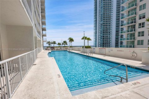 Condominio en venta en Miami, Florida, 2 dormitorios, 99.59 m2 № 1704037 - foto 17