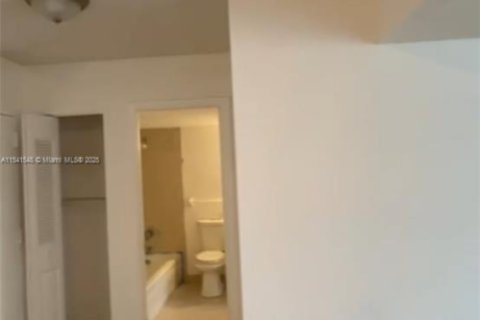 Купить кондоминиум в Лодерхилл, Флорида 2 спальни, 90.3м2, № 1809091 - фото 12