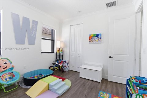 House in Hialeah, Florida 3 bedrooms, 188.13 sq.m. № 2043105 - photo 25