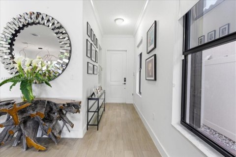 House in Hialeah, Florida 3 bedrooms, 188.13 sq.m. № 2043105 - photo 3