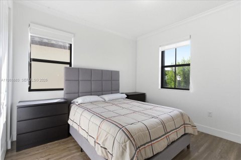 House in Hialeah, Florida 3 bedrooms, 188.13 sq.m. № 2043105 - photo 20