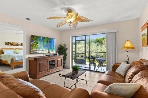 Condominio en Tarpon Springs, Florida, 2 dormitorios № 2111588