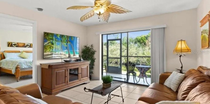 Condominio en Tarpon Springs, Florida, 2 dormitorios  № 2111588