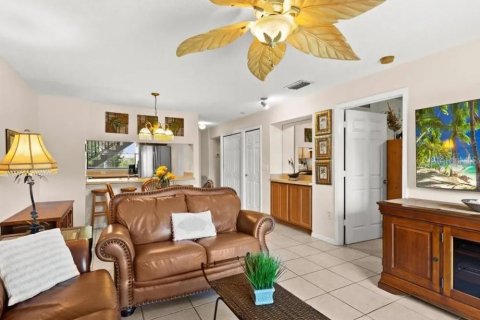 Condominio en alquiler en Tarpon Springs, Florida, 2 dormitorios, 99.41 m2 № 2111588 - foto 3