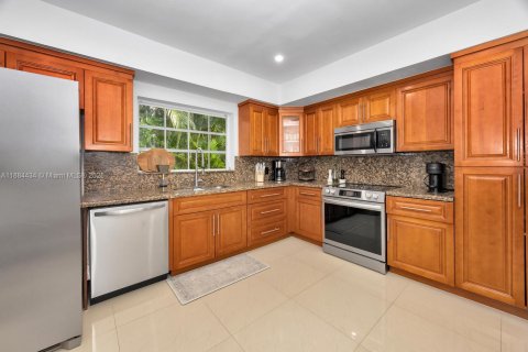 Villa ou maison à louer à Coral Gables, Floride: 4 chambres, 171.4 m2 № 1930475 - photo 23