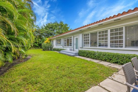Villa ou maison à louer à Coral Gables, Floride: 4 chambres, 171.4 m2 № 1930475 - photo 30